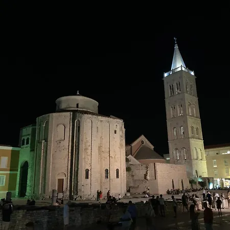 'one Tree' Apartment, Old Town Apartman *