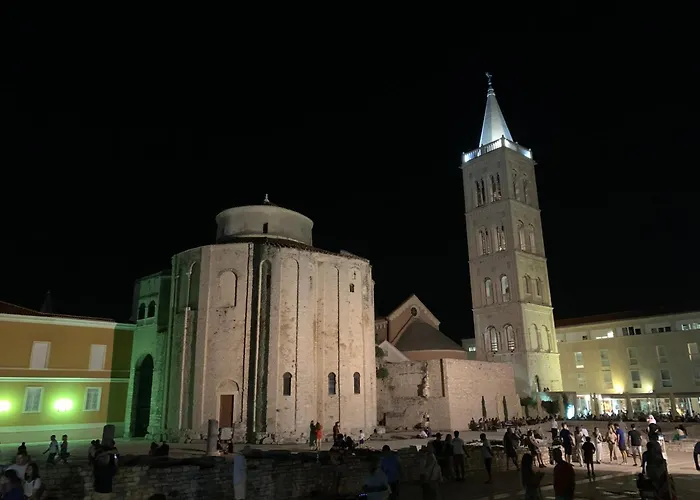 'one Tree' Apartment, Old Town Apartman *