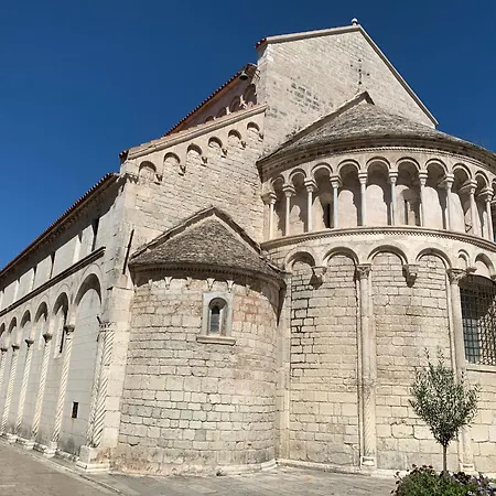 'one Tree' Apartment, Old Town * זאדאר