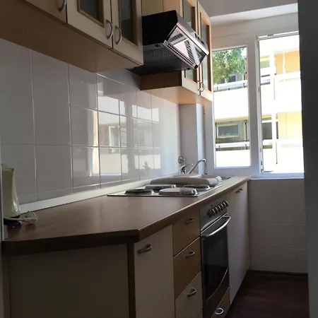 'one Tree' Apartment, Old Town דירה